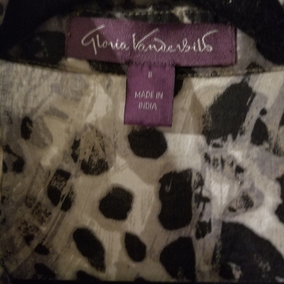 Gloria Vanderbilt Animal Print Button Down… - Picture 5 of 6